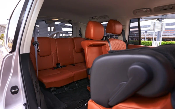 Silver Nissan Patrol Platinum V6 Photo 9