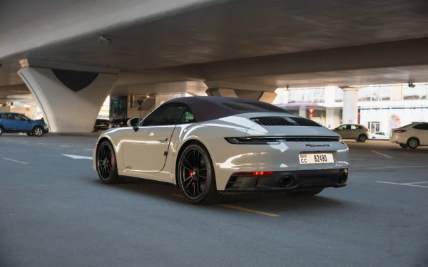 Silver Porsche 911 Carrera GTS Photo 10