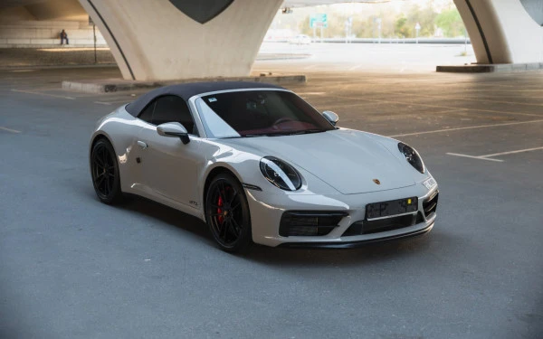 Silver Porsche 911 Carrera GTS Photo 12