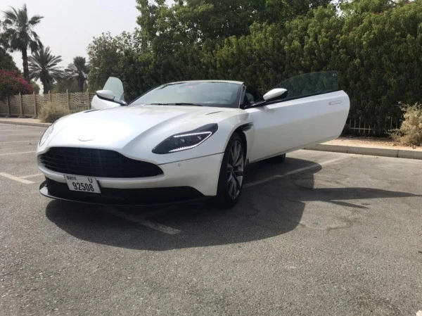 Aston Martin DB11