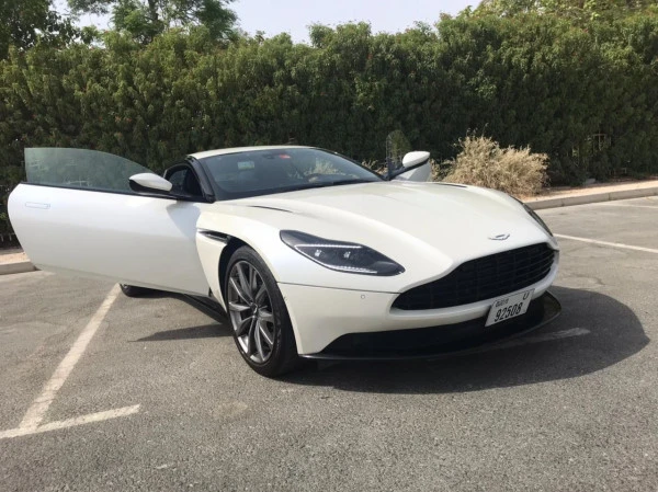 Aston Martin DB11