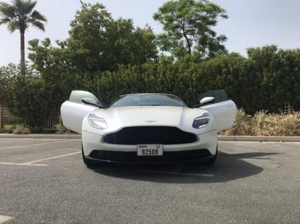 Aston Martin DB11