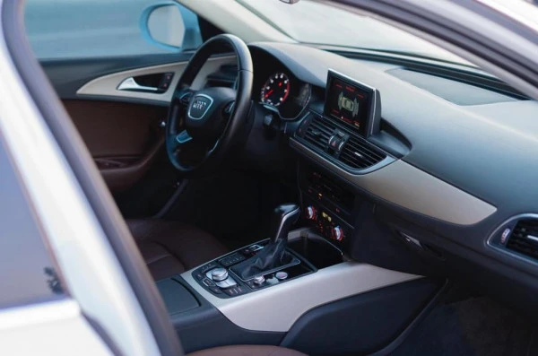 White Audi A6 Photo 5