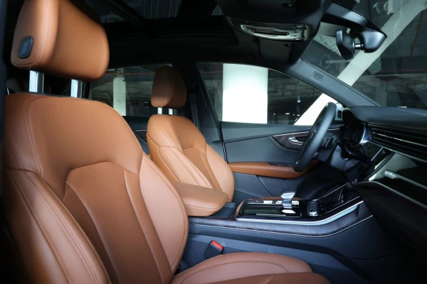 White Audi Q8 55TFSI quattro Photo 7