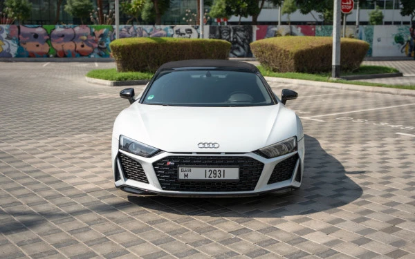 White Audi R8 Spyder Photo 9