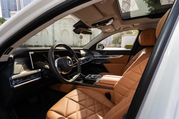 White BMW 735i Photo 5