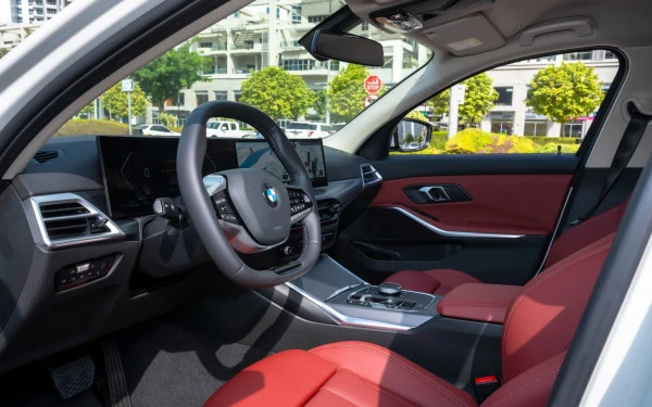 White BMW 318i Photo 7