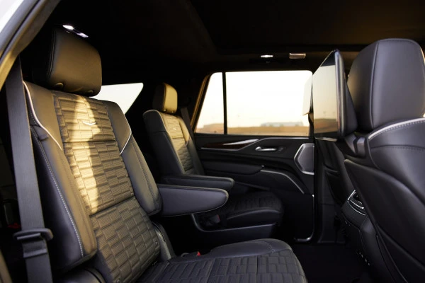 White Cadillac Escalade Photo 6