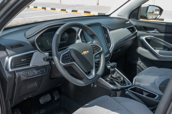 White Chevrolet Captiva Photo 5