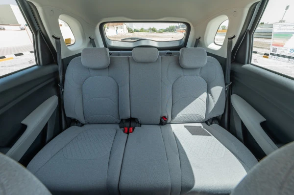 White Chevrolet Captiva Photo 7