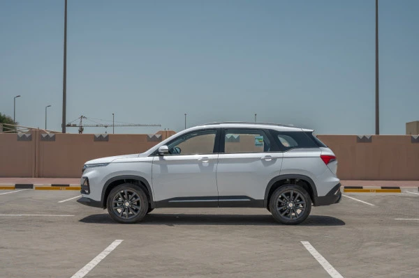 White Chevrolet Captiva Photo 2