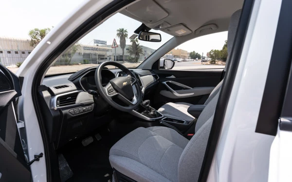 White Chevrolet Captiva Photo 5