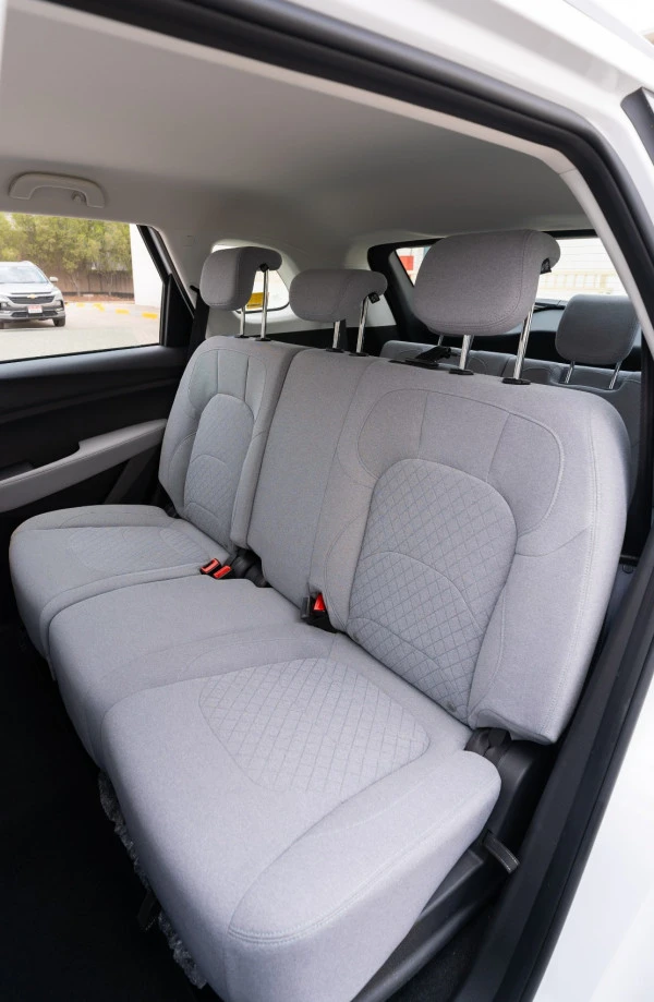 White Chevrolet Captiva Photo 5