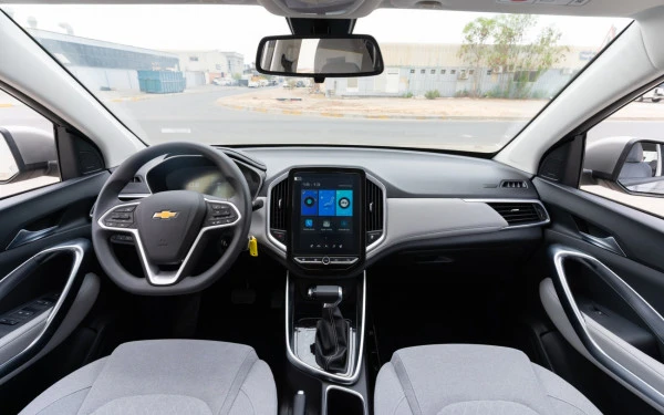 White Chevrolet Captiva Photo 8