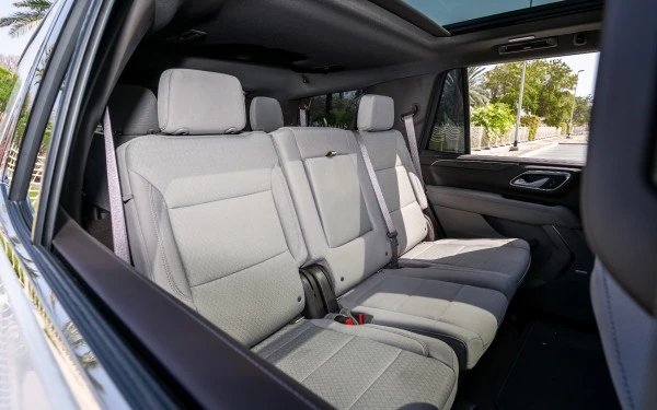 White Chevrolet Tahoe Photo 7