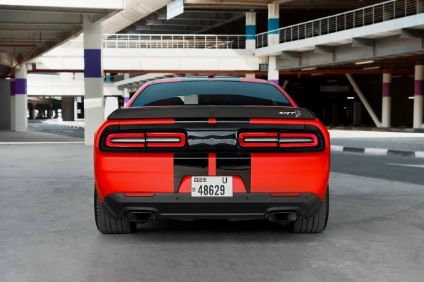 Red Dodge Challenger V8 Hellcat Photo 5