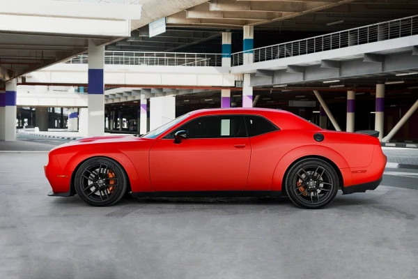 Red Dodge Challenger V8 Hellcat Photo 6
