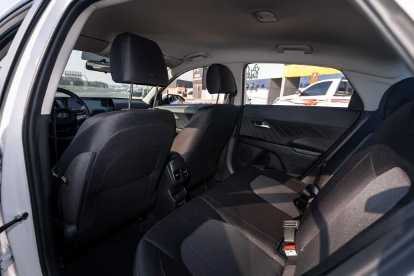 White Hyundai Accent Photo 13