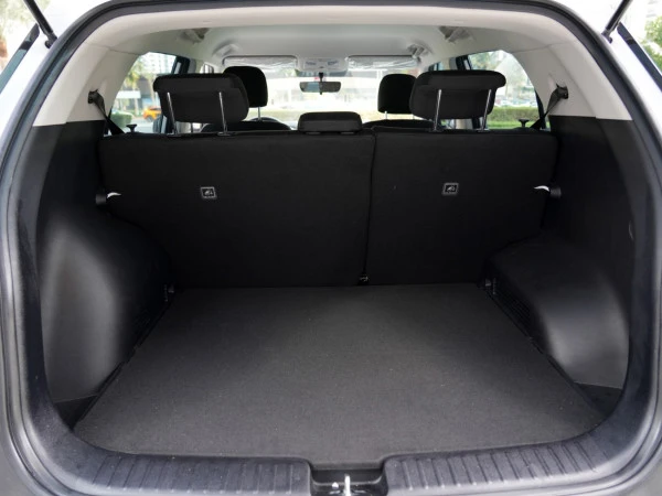 White Hyundai Creta Photo 4
