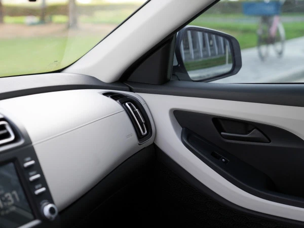 White Hyundai Creta Photo 7