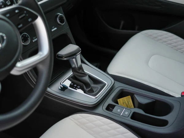 White Hyundai Creta Photo 9