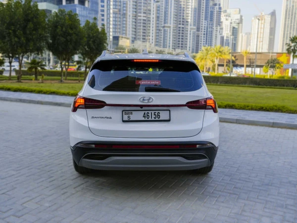 White Hyundai Santa Fe Photo 3