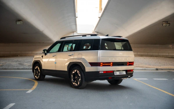 Silver Hyundai Santa Fe Photo 12