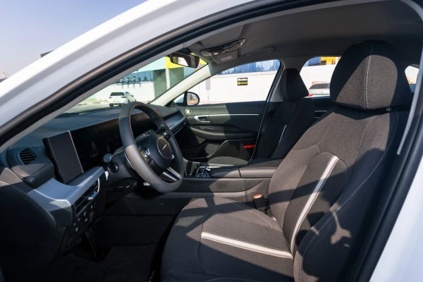 White Hyundai Sonata Photo 8