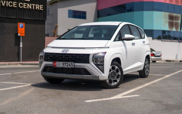White Hyundai Stargazer Photo 6