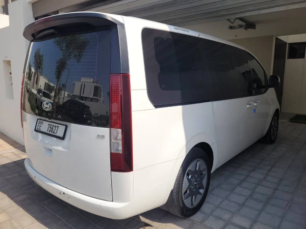 White Hyundai Staria 11S Photo 5