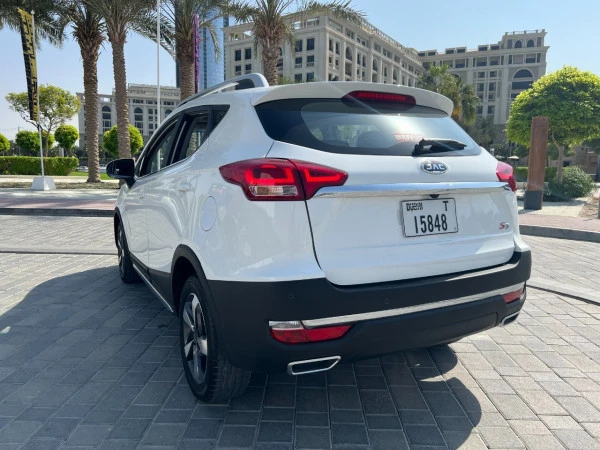 White JAC S3 Photo 3