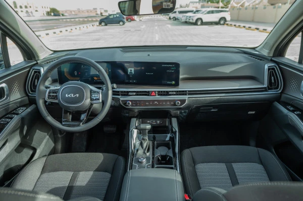 White KIA Seltos Photo 5