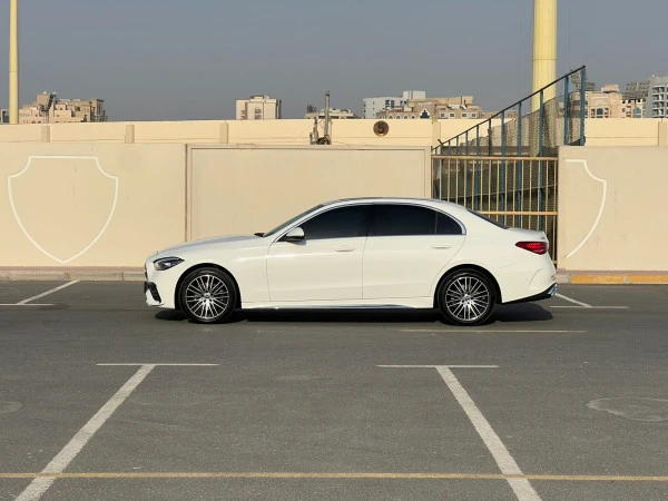 White Mercedes C 220 Photo 8