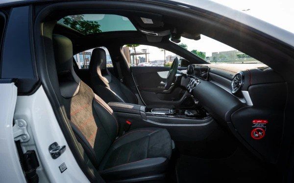 White Mercedes CLA200 Photo 13