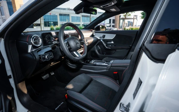 White Mercedes CLA200 Photo 14