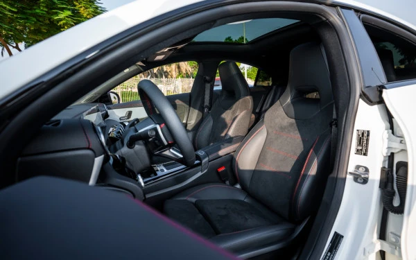 White Mercedes CLA200 Photo 18