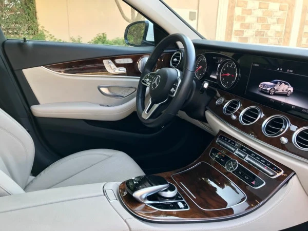 White Mercedes E Class Photo 6
