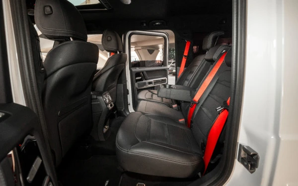 White Mercedes G63 AMG Photo 14