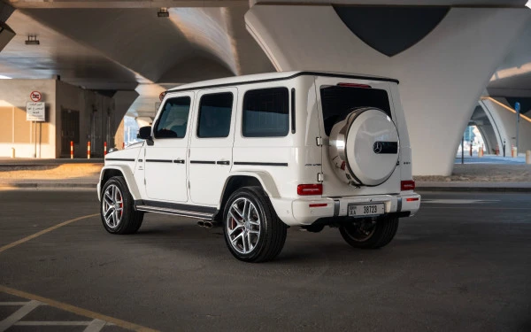 White Mercedes G63 AMG Photo 16