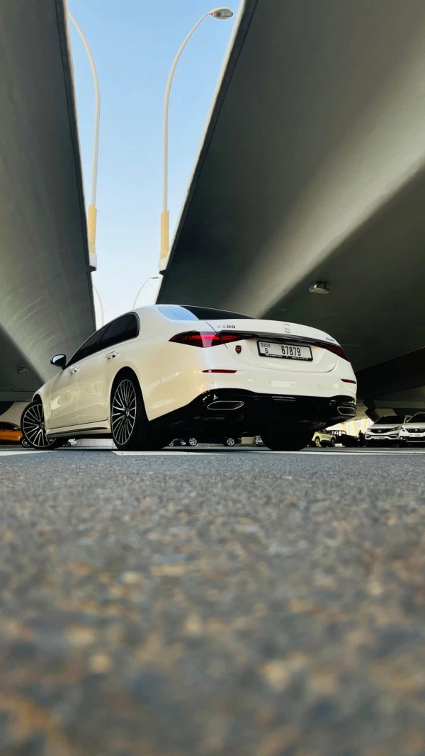 White Mercedes S500 New Shape Photo 6