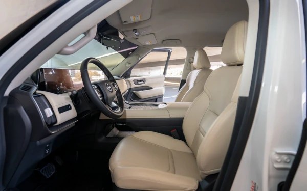 White Nissan Patrol SE Photo 5