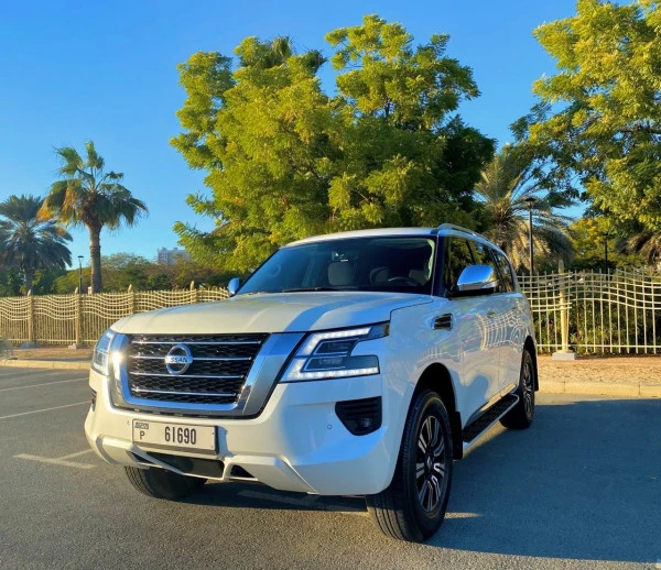 White Nissan Patrol V6 Photo 6