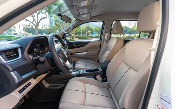 White Nissan Xterra Photo 5