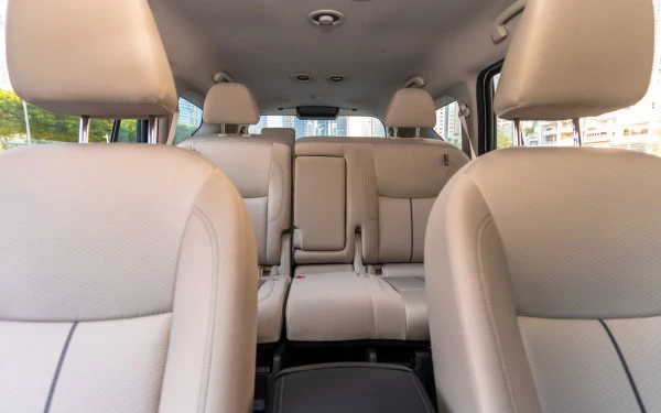 White Nissan Xterra Photo 8