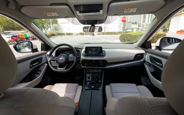 White Nissan X-Trail Photo 13