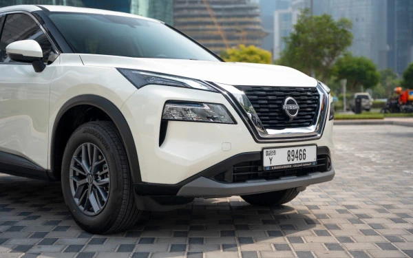 White Nissan X-Trail Photo 5