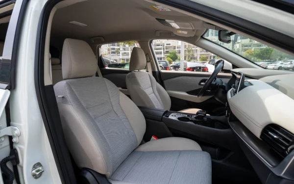 White Nissan X-Trail Photo 14