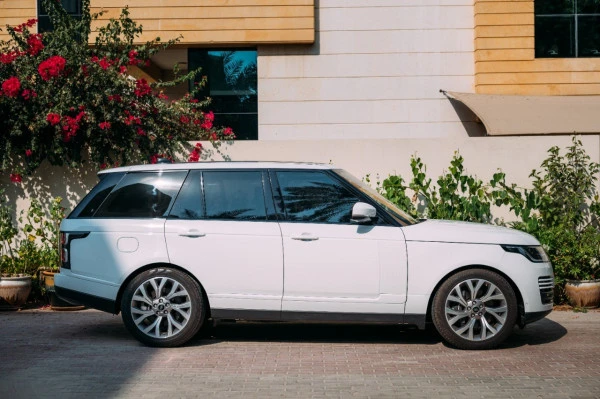 White Range Rover Vogue Photo 5