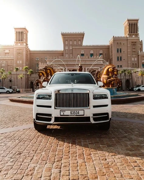 White Rolls Royce Cullinan Photo 6