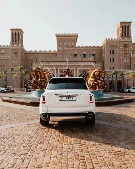 White Rolls Royce Cullinan Photo 7